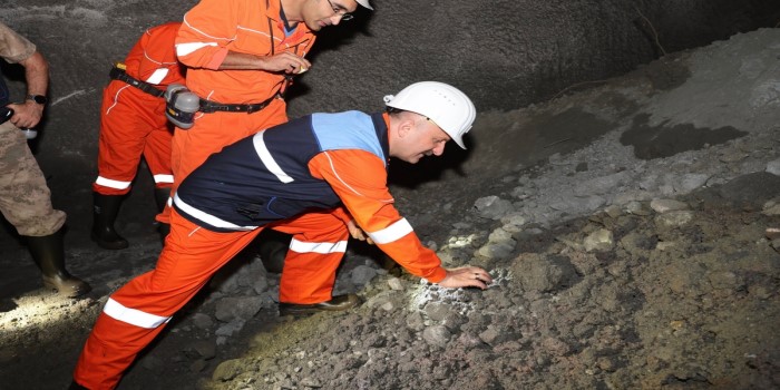 Vali Varol, maden ocağında incelemelerde bulundu